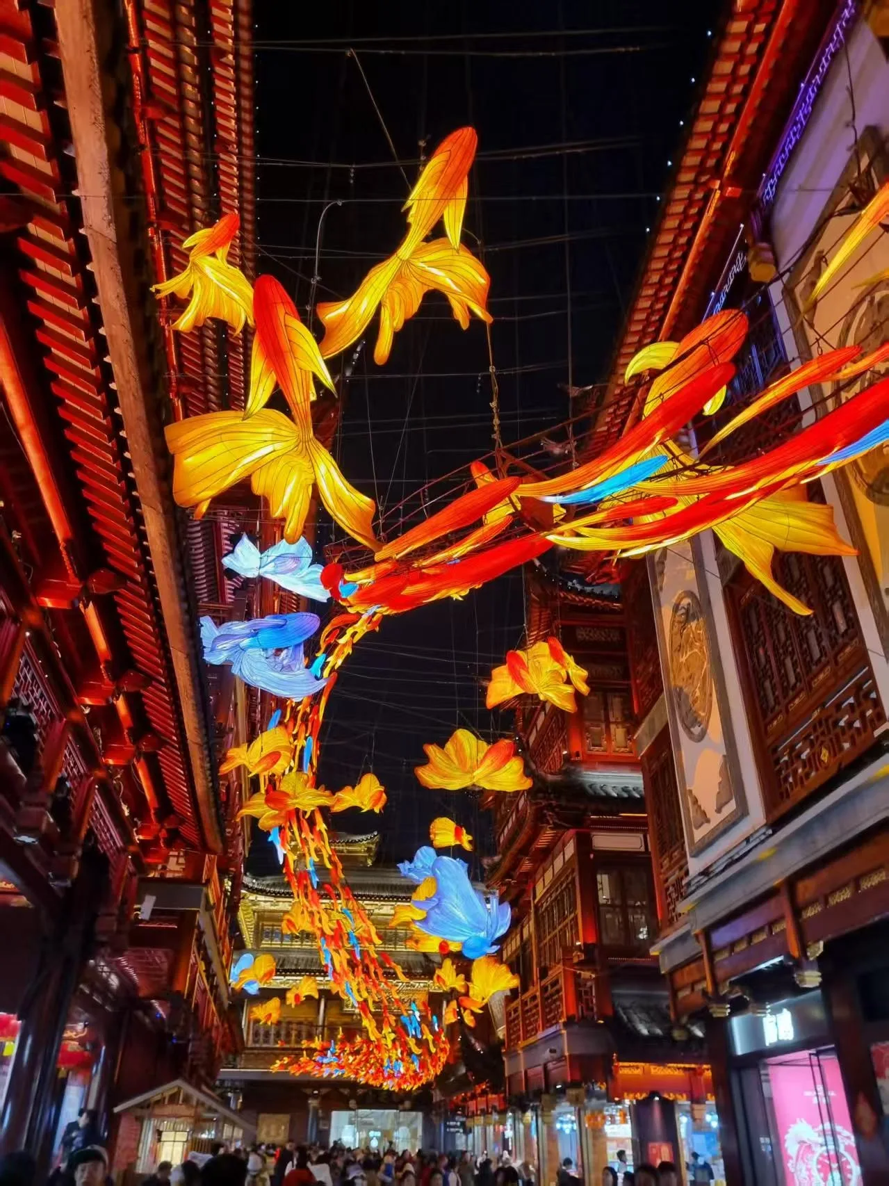 Colourful decorations in the Yuyuan area